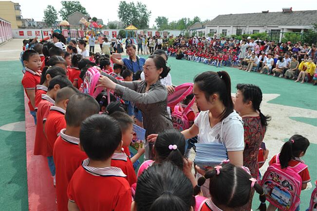 淮海中心幼兒園大班舉行畢業典禮.jpg